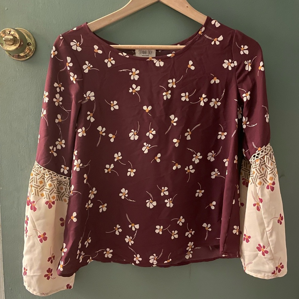 Floral puff sleeved shirt